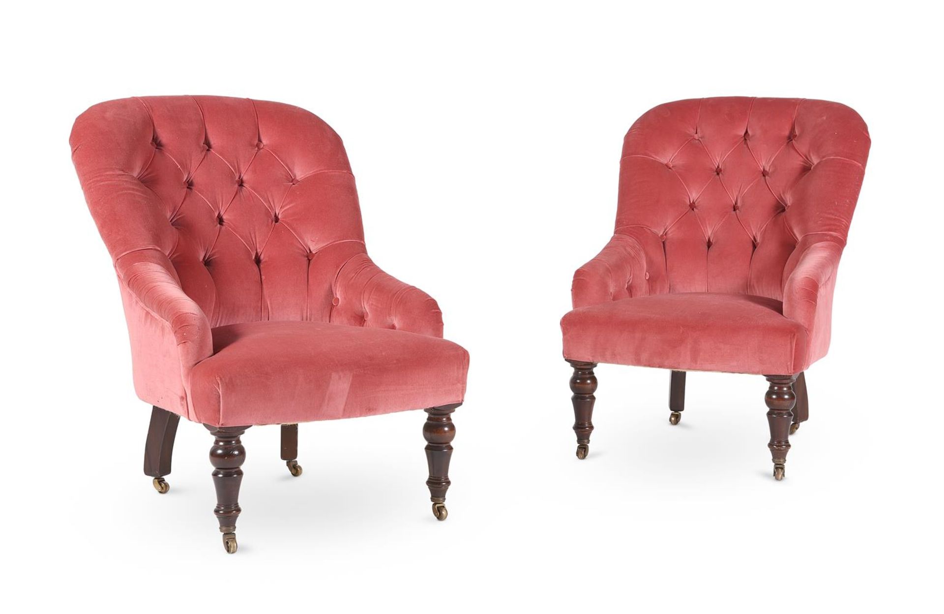 A PAIR OF MAHOGANY AND BUTTON UPHOLSTERED ARMCHAIRS, IN VICTORIAN STYLE, 20TH CENTURY