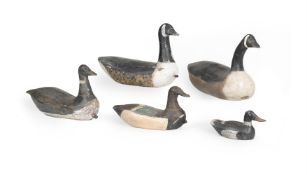 A GROUP OF FIVE CARVED AND PAINTED DECOY GEESE AND DUCKS, 20TH CENTURY
