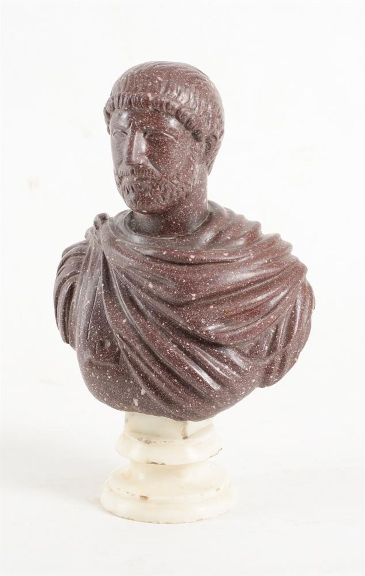 A CARVED RED PORPHYRY BUST OF EMPEROR HADRIAN, ITALIAN, POSSIBLY 20TH CENTURY - Bild 2 aus 4