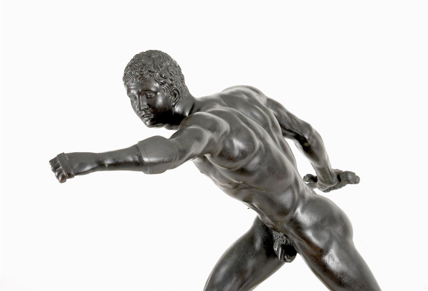 AFTER THE ANTIQUE, A BRONZE FIGURE OF THE BORGHESE GLADIATOR, ITALIAN - Bild 4 aus 6