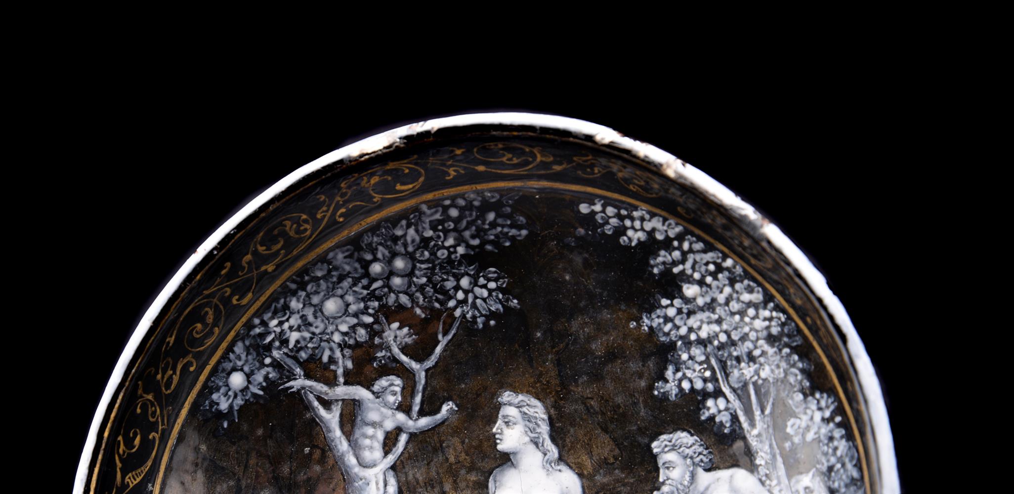 A RARE LIMOGES GRISAILLE AND GILT ENAMEL BOWL 'ADAM AND EVE EATING OF THE FORBIDDEN FRUIT' - Bild 2 aus 5