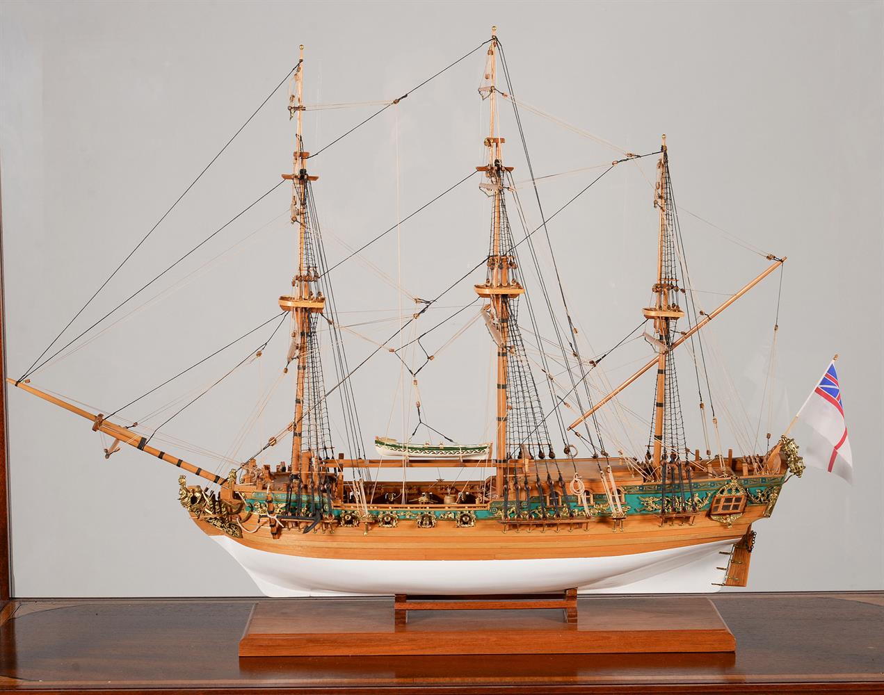 A MAHOGANY CASED MODEL OF HMY ROYAL CAROLINE ON STAND, IN GEORGE III STYLE, CONTEMPORARY - Image 3 of 5