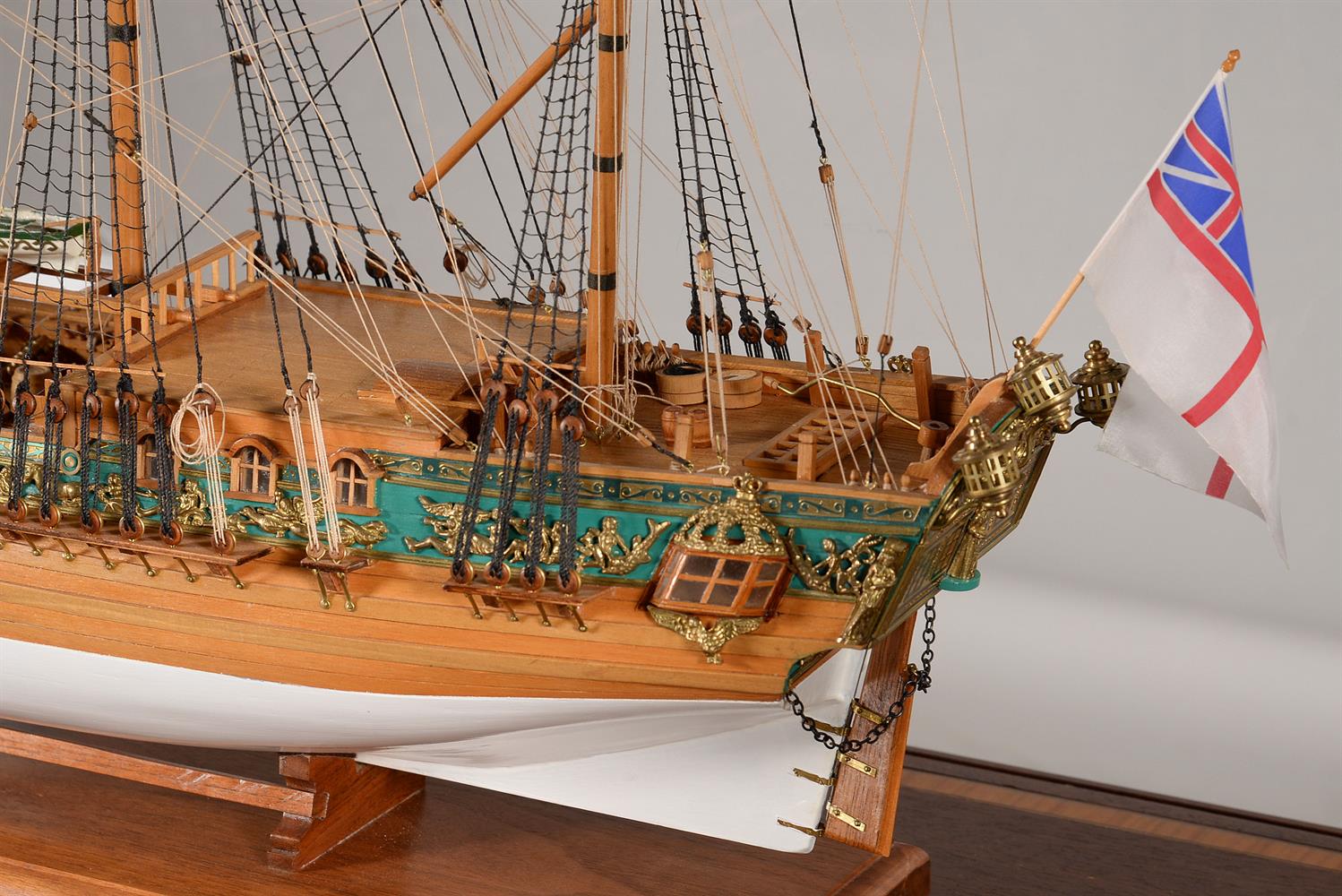A MAHOGANY CASED MODEL OF HMY ROYAL CAROLINE ON STAND, IN GEORGE III STYLE, CONTEMPORARY - Image 5 of 5