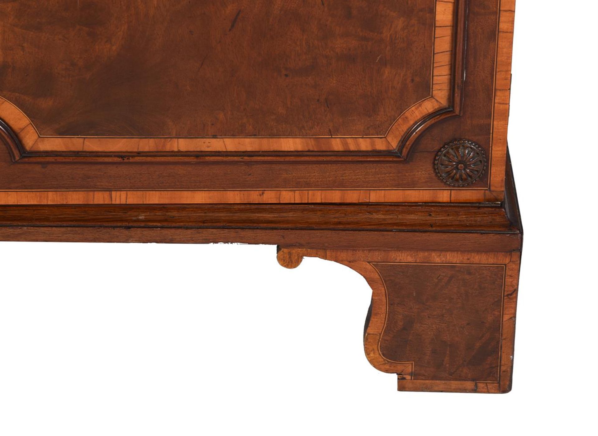 Y A GEORGE III MAHOGANY AND SATINWOOD BANDED SECRETAIRE BOOKCASE, CIRCA 1790 - Image 6 of 8