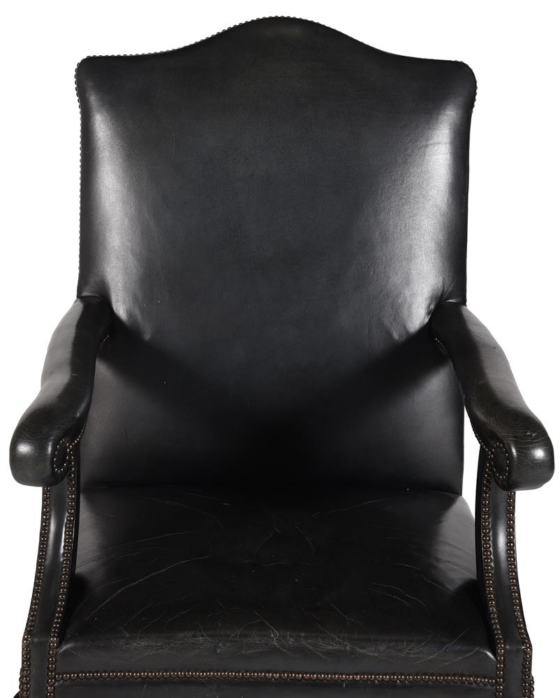 A MAHOGANY AND LEATHER UPHOLSTERED OPEN ARMCHAIR, IN KENTIAN STYLE, OF RECENT MANUFACTURE - Image 3 of 6