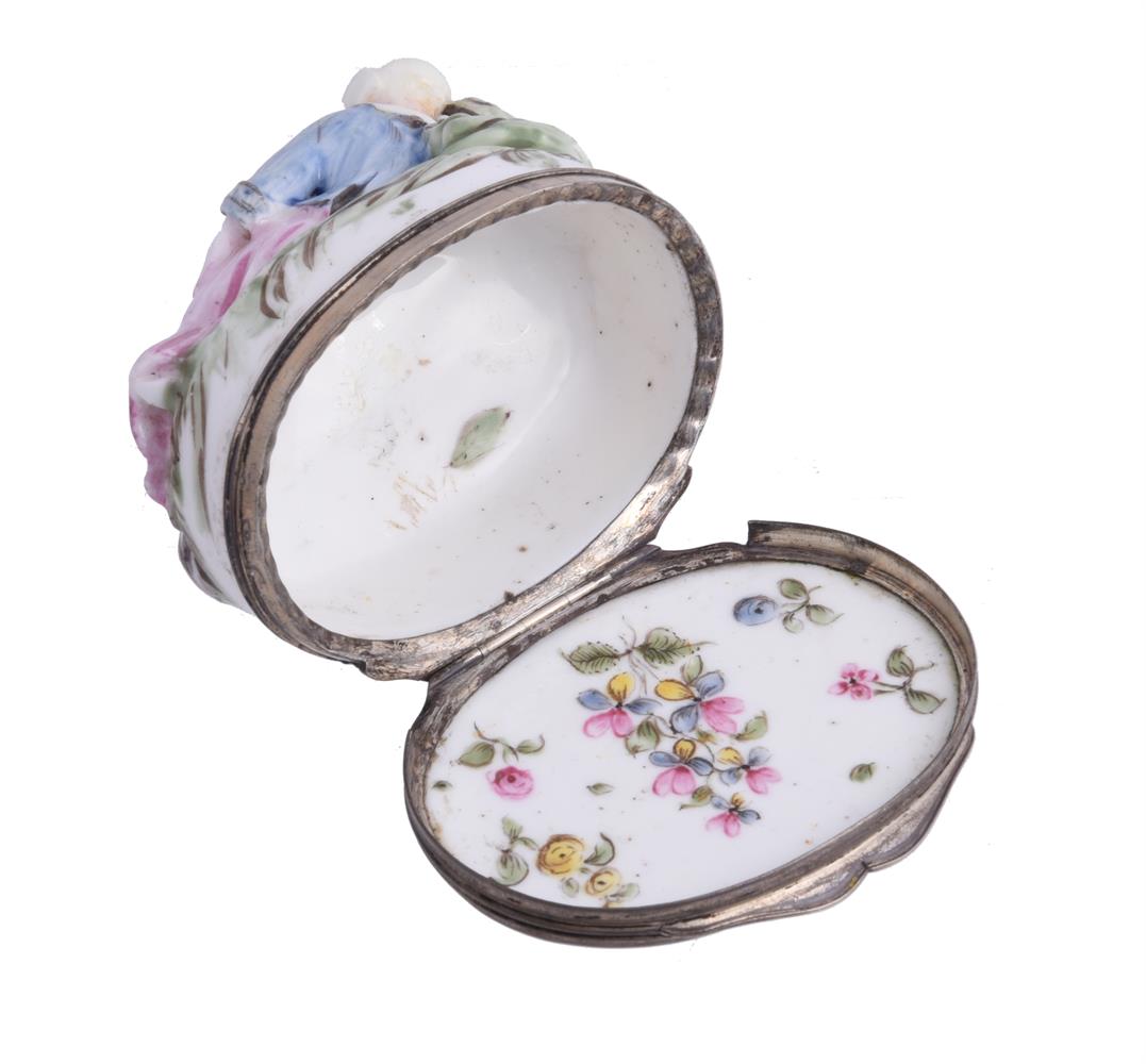 AN 18TH CENTURY FRENCH SILVER MOUNTED AND ENAMEL BOX - Image 4 of 5