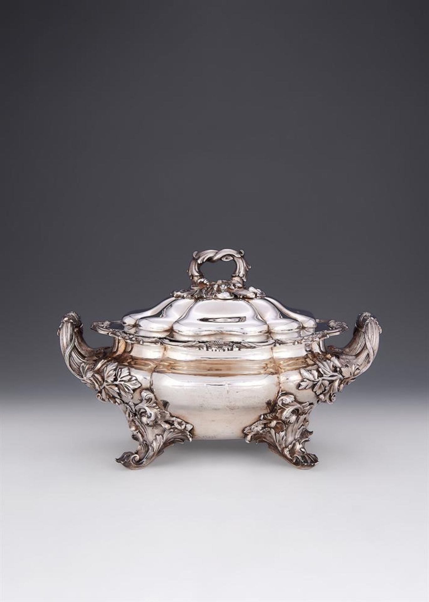 AN EARLY VICTORIAN SILVER LOBED OVAL SOUP TUREEN AND COVER