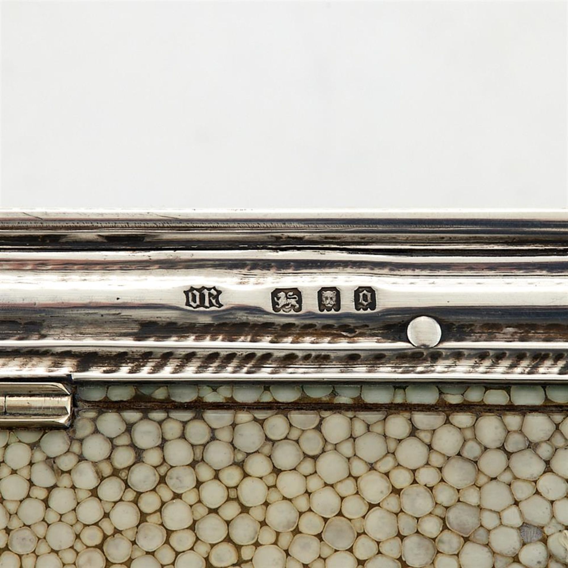 AN EDWARDIAN SILVER MOUNTED AND SHAGREEN RECTANGULAR BOX - Image 2 of 2