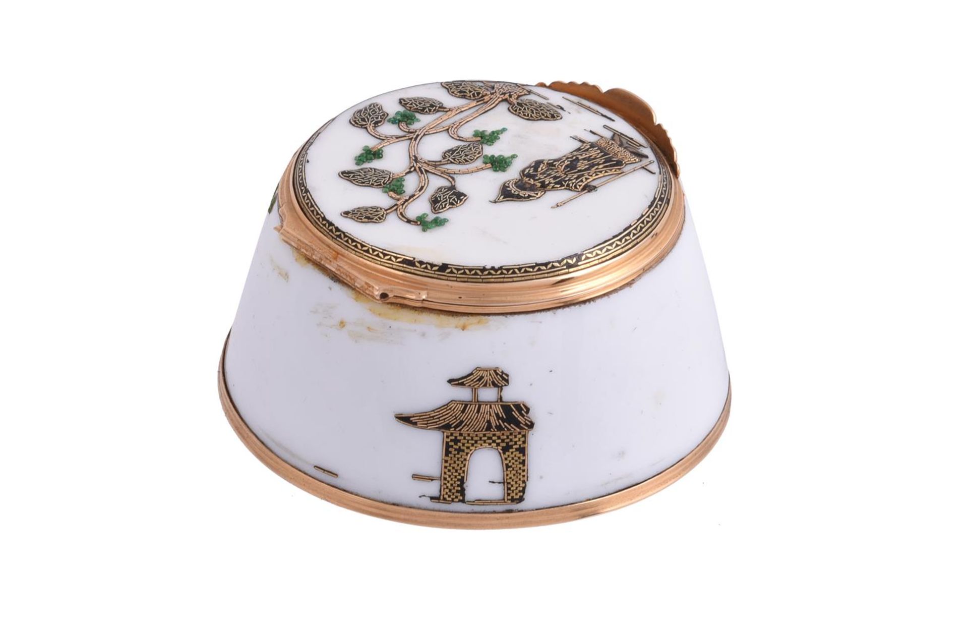 A CONTINENTAL GOLD MOUNTED AND WHITE PORCELAIN BOX AND HINGED COVER - Image 4 of 5