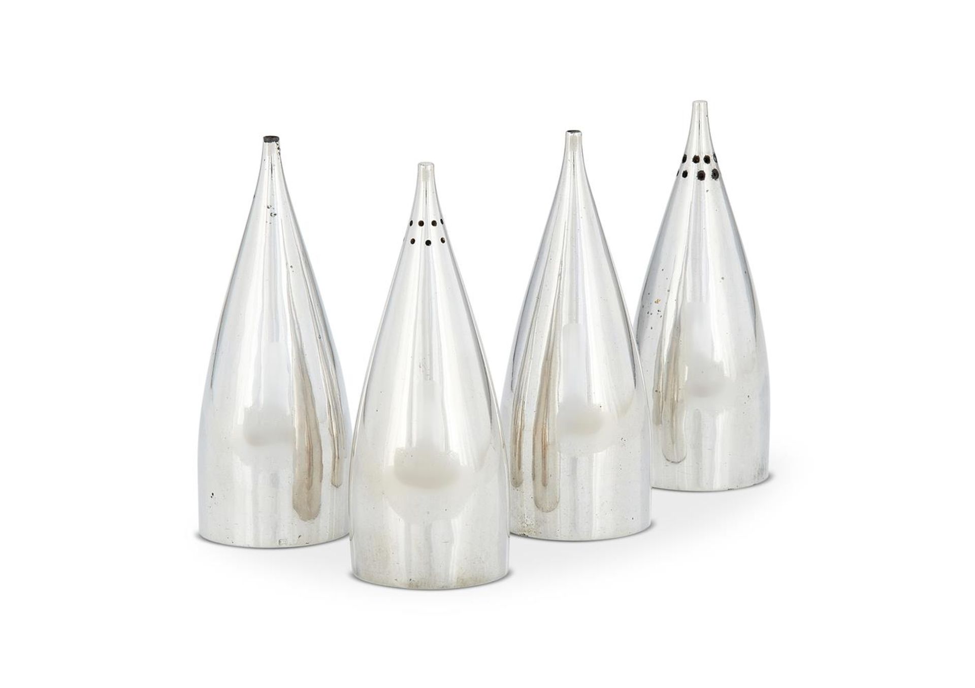 λ GERALD BENNEY, A SET OF FOUR SILVER SALT AND PEPPER SHAKERS