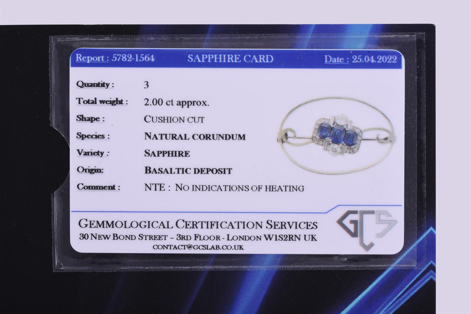 A SAPPHIRE AND DIAMOND CLUSTER BROOCH - Image 4 of 4