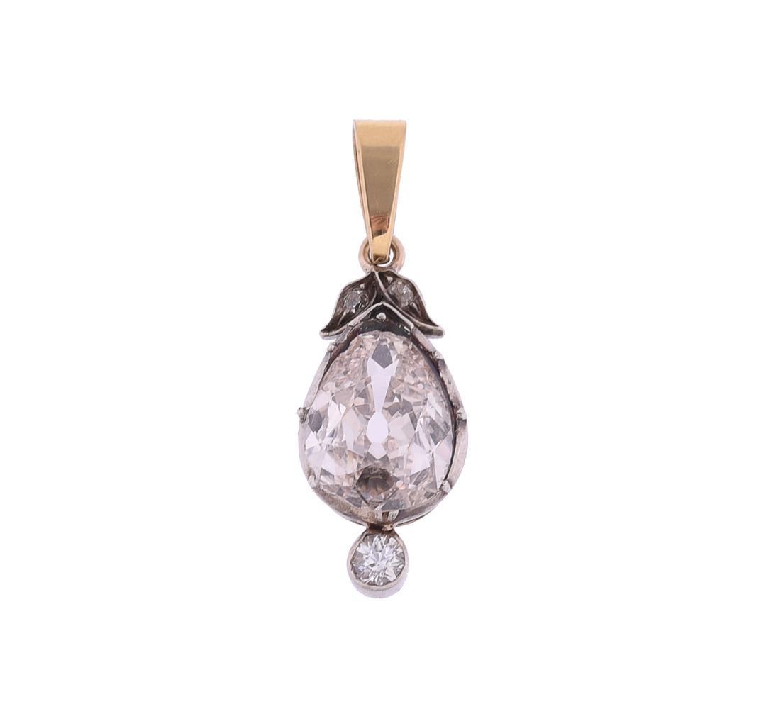 A DIAMOND PENDANT