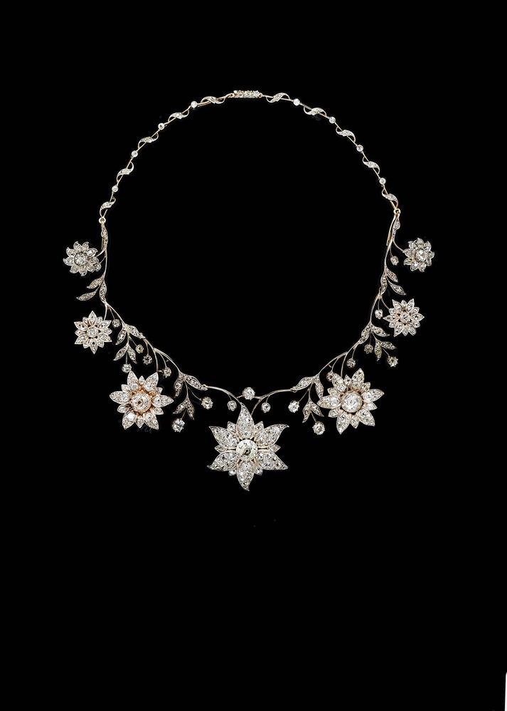 AN EARLY 20TH CENTURY CONVERTIBLE DIAMOND FLORAL TIARA/NECKLACE CIRCA 1910 - Image 2 of 3