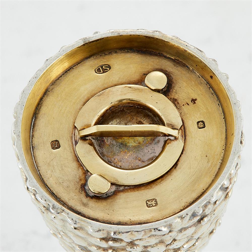 λ STUART DEVLIN, A SET OF FOUR SILVER AND SILVER GILT SALT AND PEPPER SHAKERS - Image 2 of 2