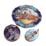 AN ITALIAN SILVER COLOURED AND ENAMEL SHAPED OVAL COMPACT