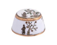 A CONTINENTAL GOLD MOUNTED AND WHITE PORCELAIN BOX AND HINGED COVER