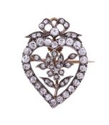 A LATE VICTORIAN DIAMOND HEART BROOCH, CIRCA 1900