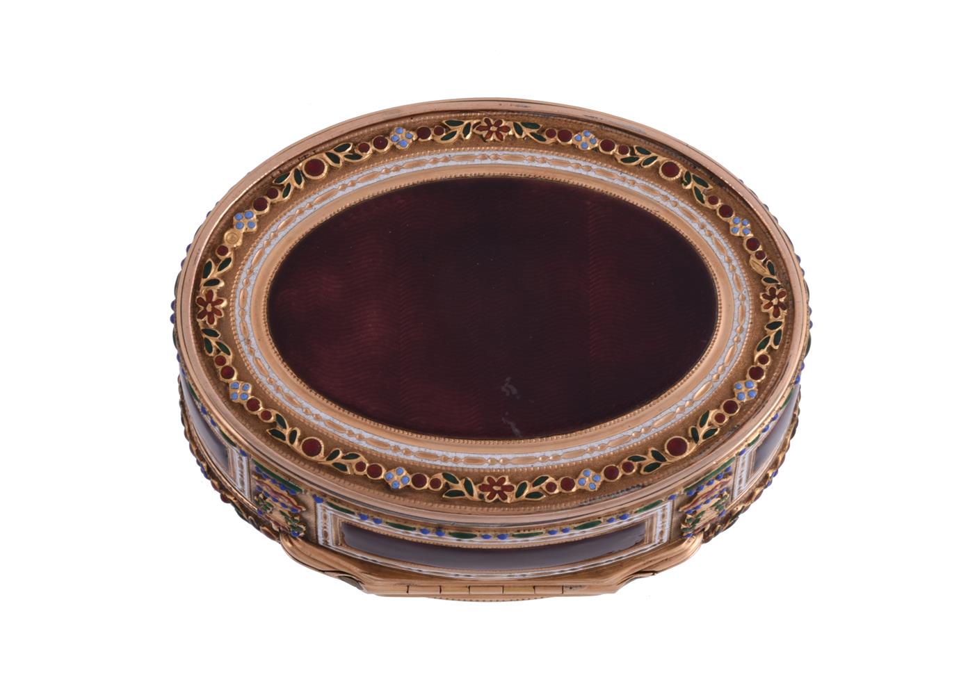 AN 18TH CENTURY GOLD AND ENAMEL OVAL BOX - Image 4 of 7