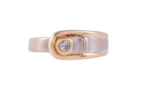AN 18 CARAT GOLD TWO COLOUR DIAMOND RING