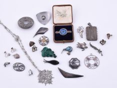 A COLLECTION OF SILVER COLOURED JEWELLERY
