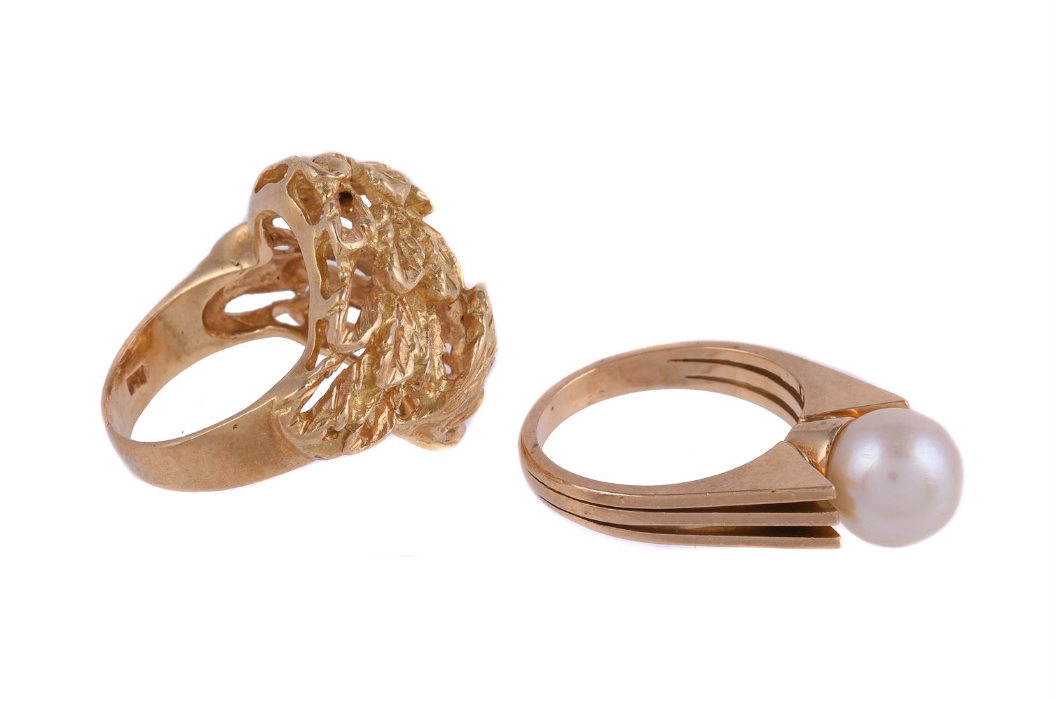 A GOLD COLOURED DRESS RING AND A CULTURED PEARL RING - Image 2 of 2