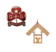 A LATE VICTORIAN MASONIC PAST MASTER JEWEL AND A 1930S GIRL GUIDES BROOCH