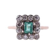 AN EARLY 20TH CENTURY EMERALD AND DIAMOND SQUARED CLUSTER RING, CIRCA 1920