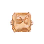 A MID 20TH CENTURY CITRINE DRESS RING