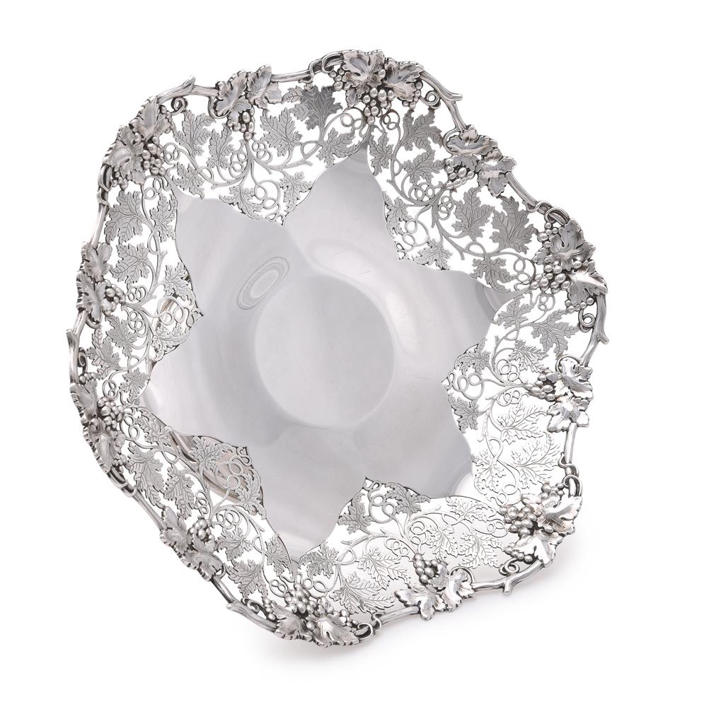 A SILVER CIRCULAR PIERCED PEDESTAL DISH - Image 2 of 4