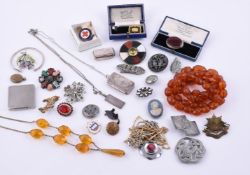 A COLLECTION OF SILVER COLOURED ITEMS AND A FURTHER BIJOUTERIE