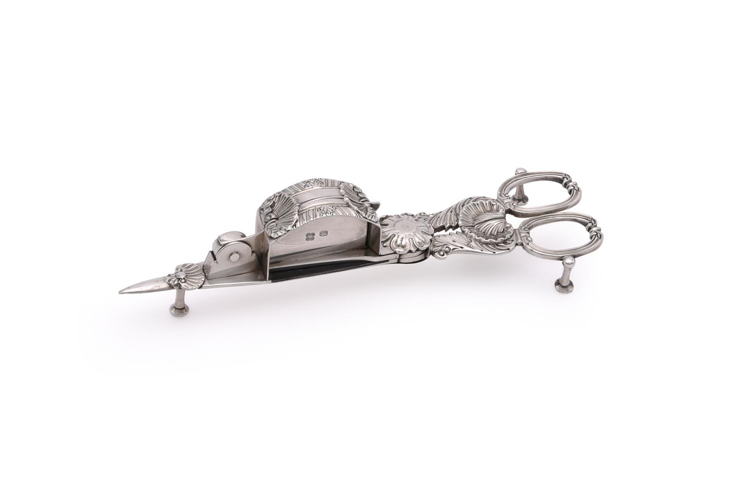 A PAIR OF GEORGE IV SILVER SCISSOR ACTION CANDLE SNUFFERS