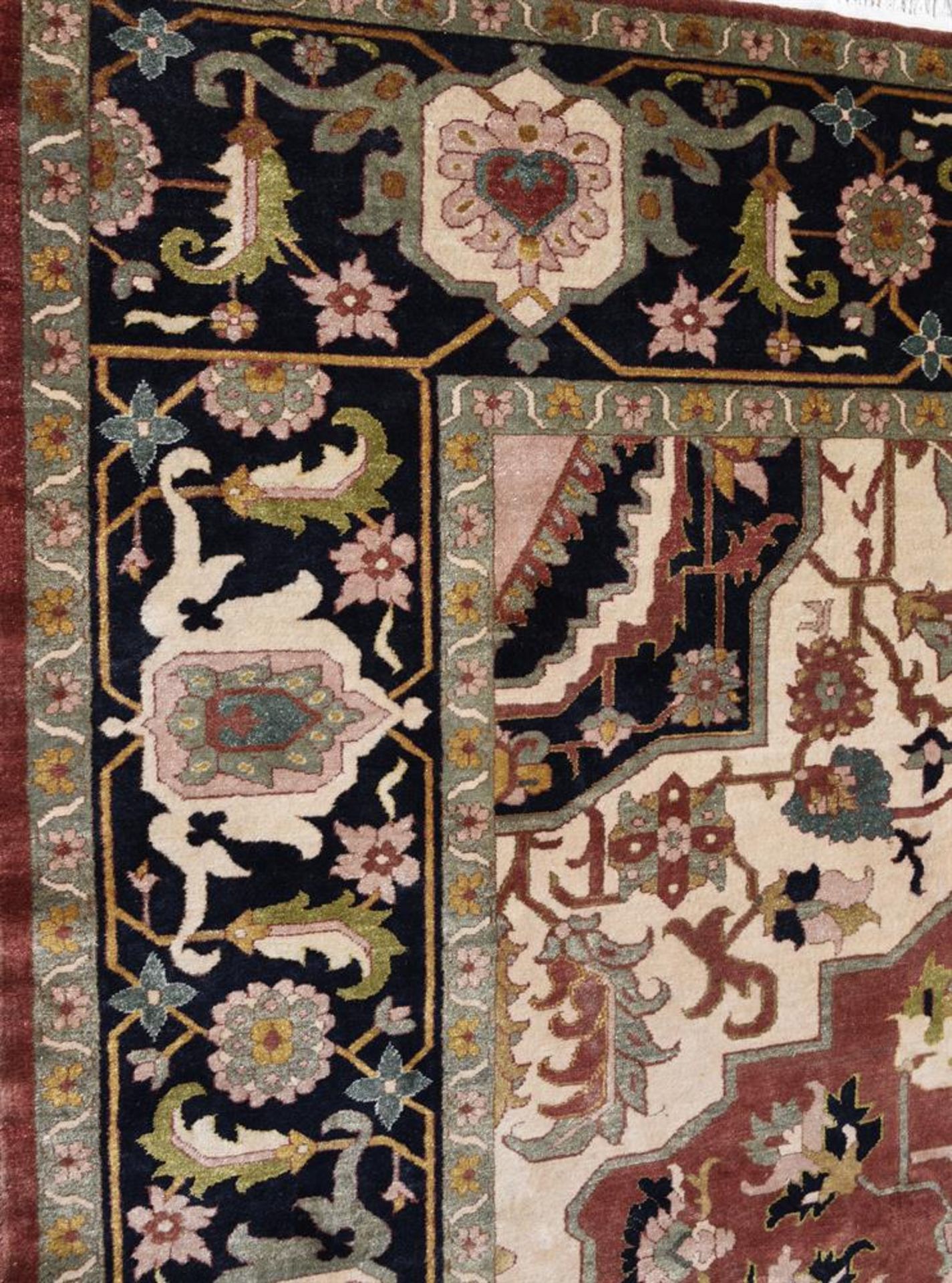 A CARPET IN HERIZ STYLE - Image 3 of 3