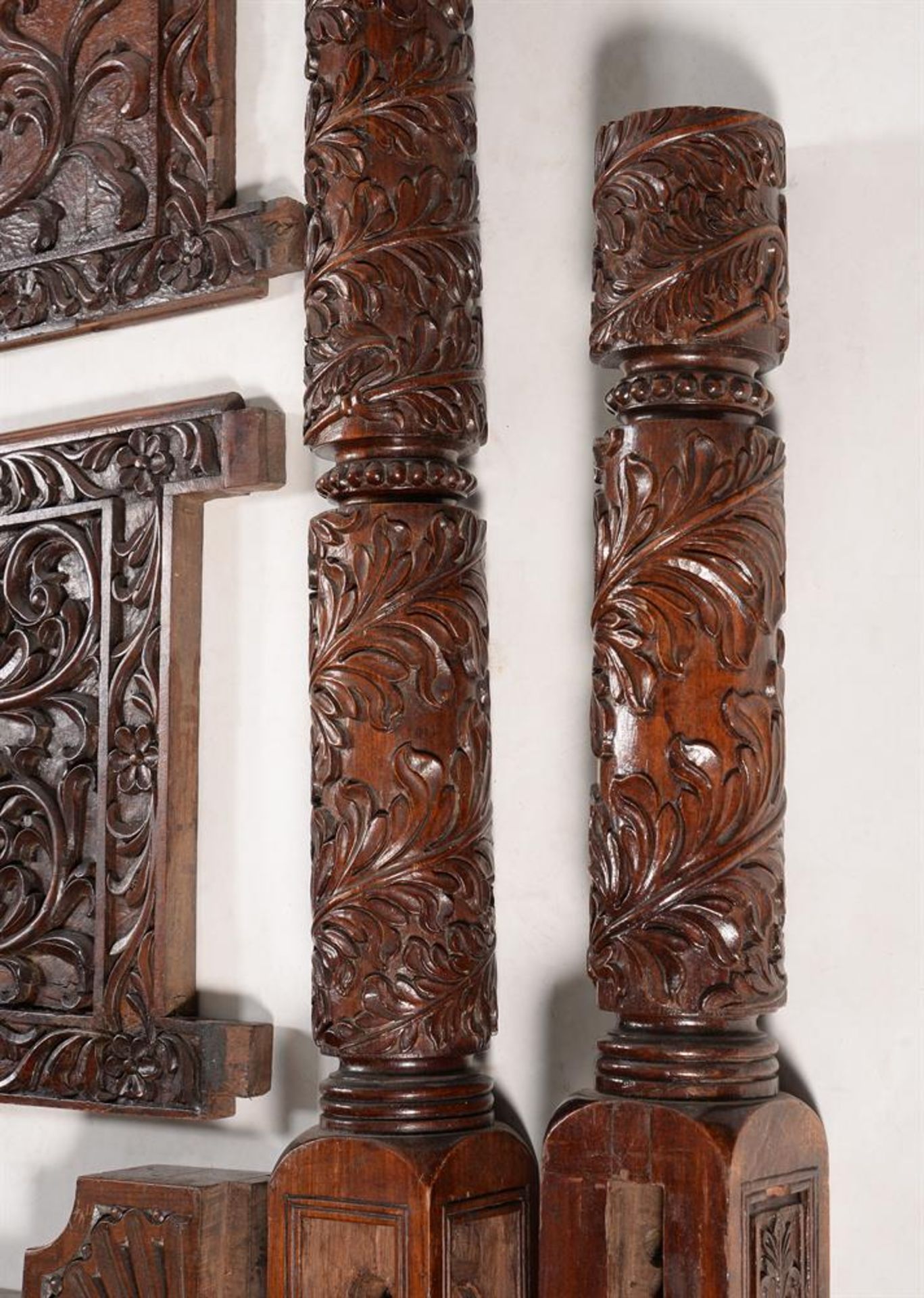 Y AN ANGLO-INDIAN CARVED ROSEWOOD FOUR POSTER BED - Image 4 of 7