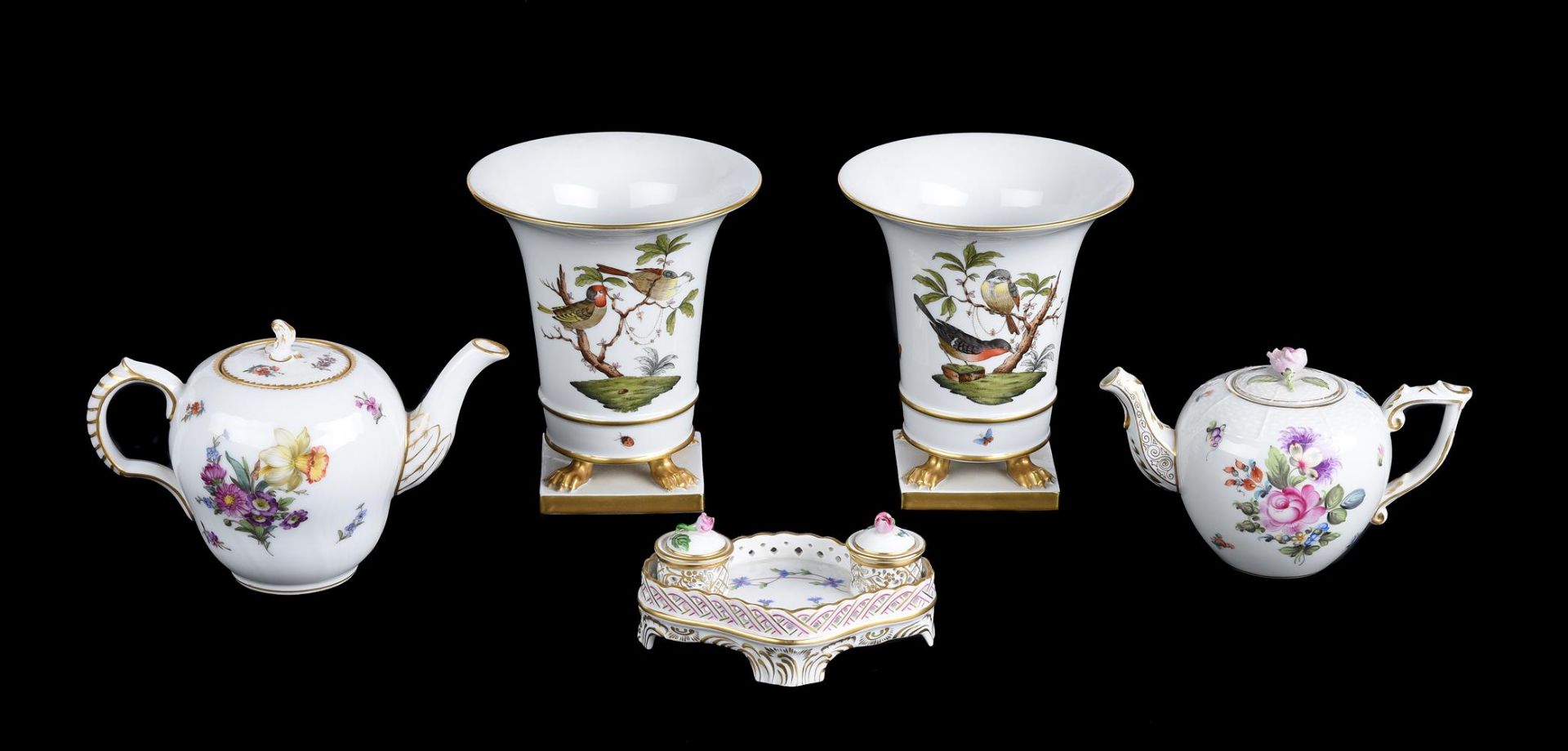 A GROUP OF MODERN CONTINENTAL PORCELAIN