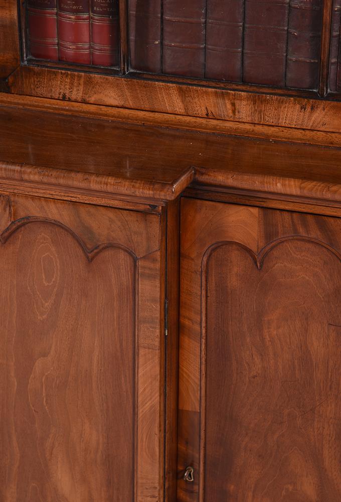 A MAHOGANY LIBRARY BOOKCASE - Image 3 of 4