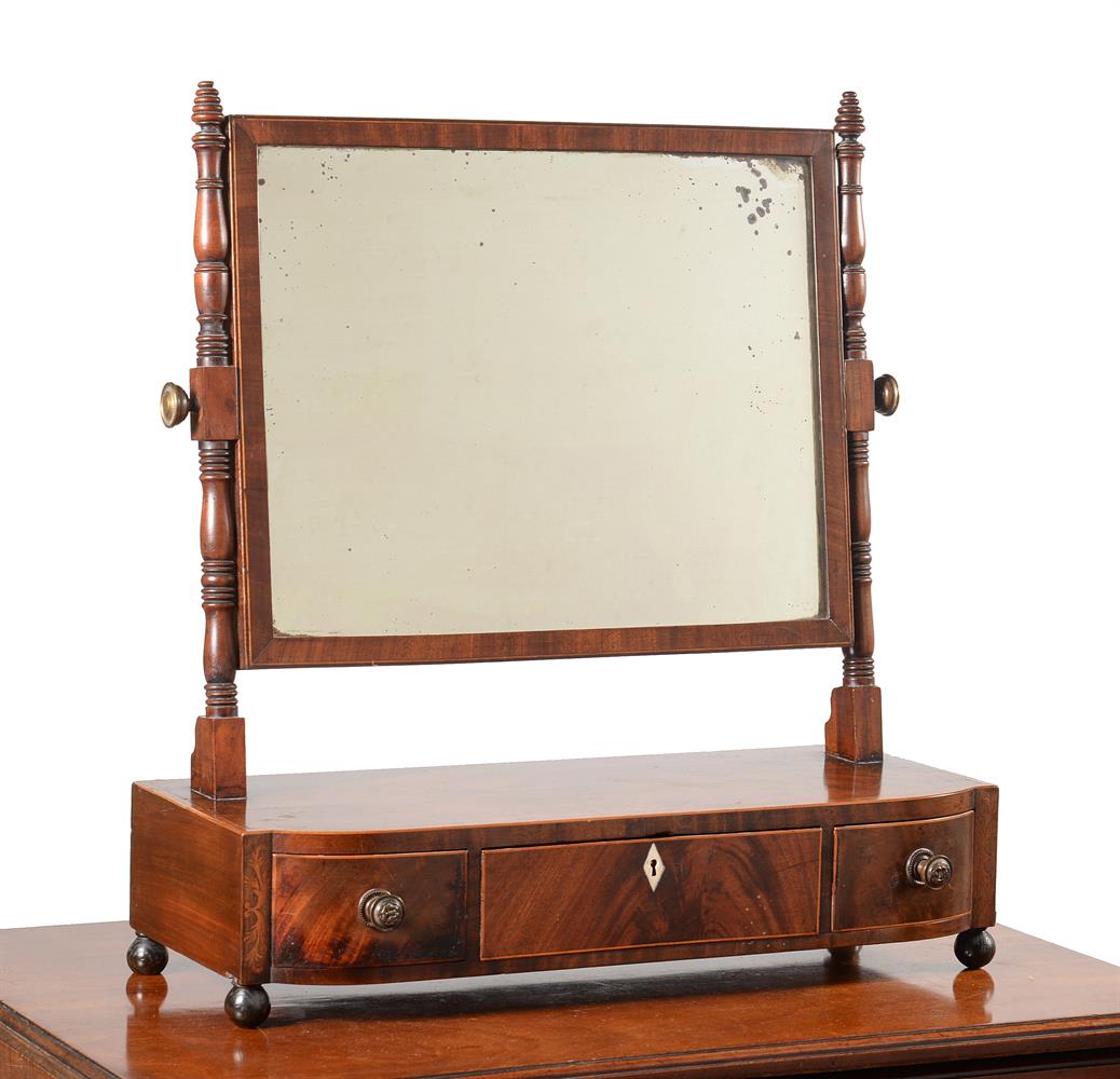 Y A REGENCY MAHOGANY PLATFORM DRESSING TABLE MIRROR