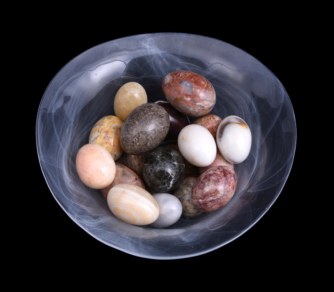 A COLLECTION OF APPROXIMATLEY 19 SPECIMEN MARBLE AND HARDSTONE MODELS OF EGGS - Image 2 of 2