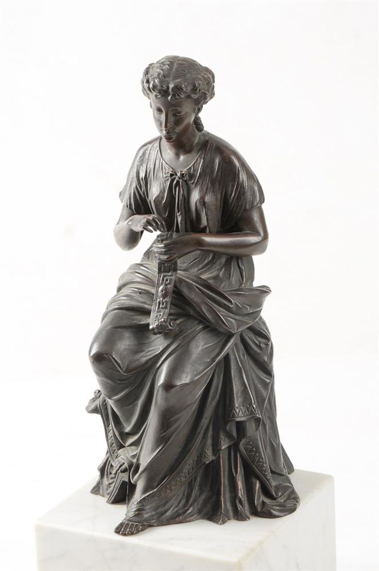 A BRONZE MODEL OF A LADY SEWING A BELL PULL - Bild 2 aus 3