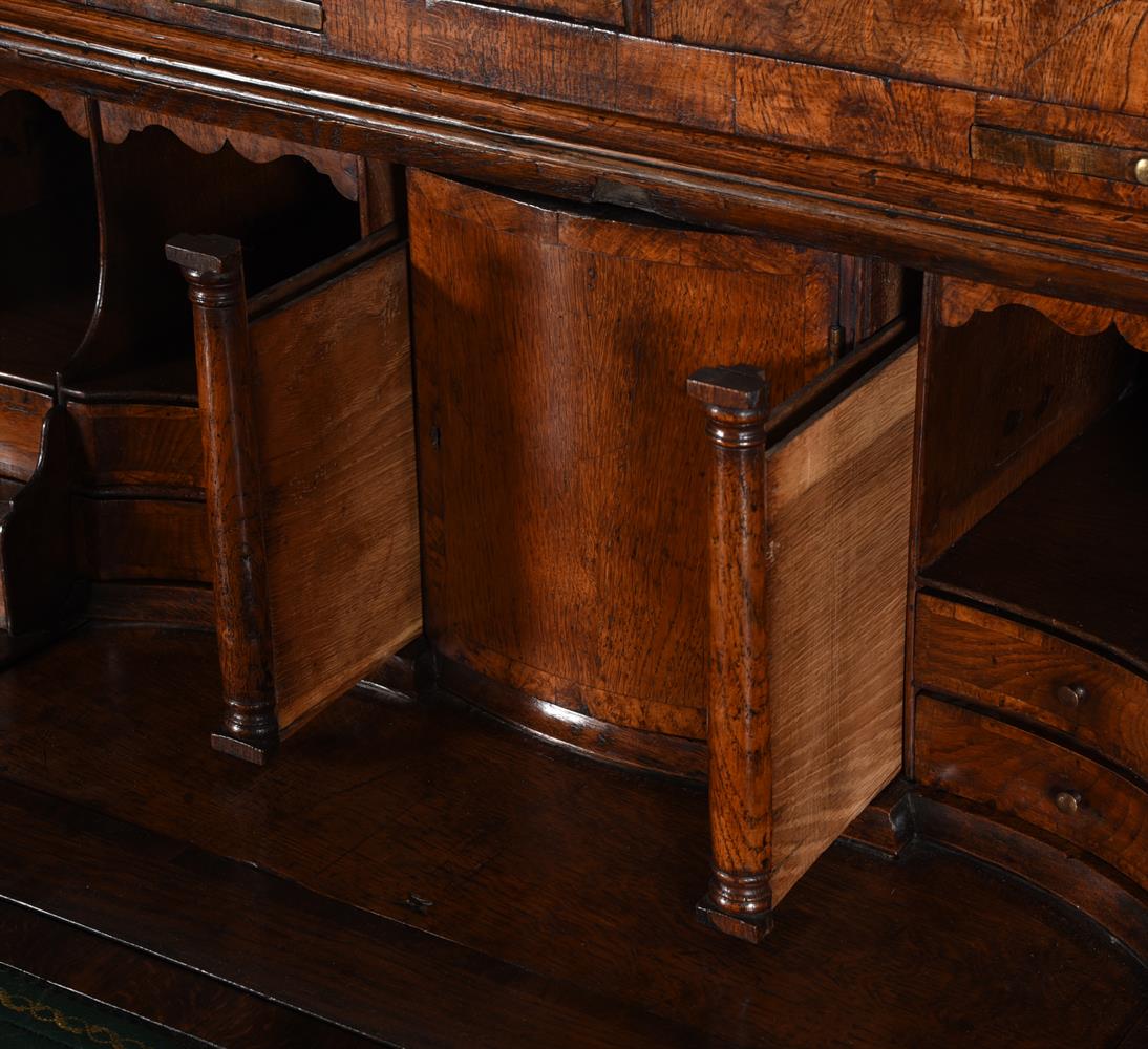 A GEORGE II OAK BUREAU CABINET - Image 6 of 6