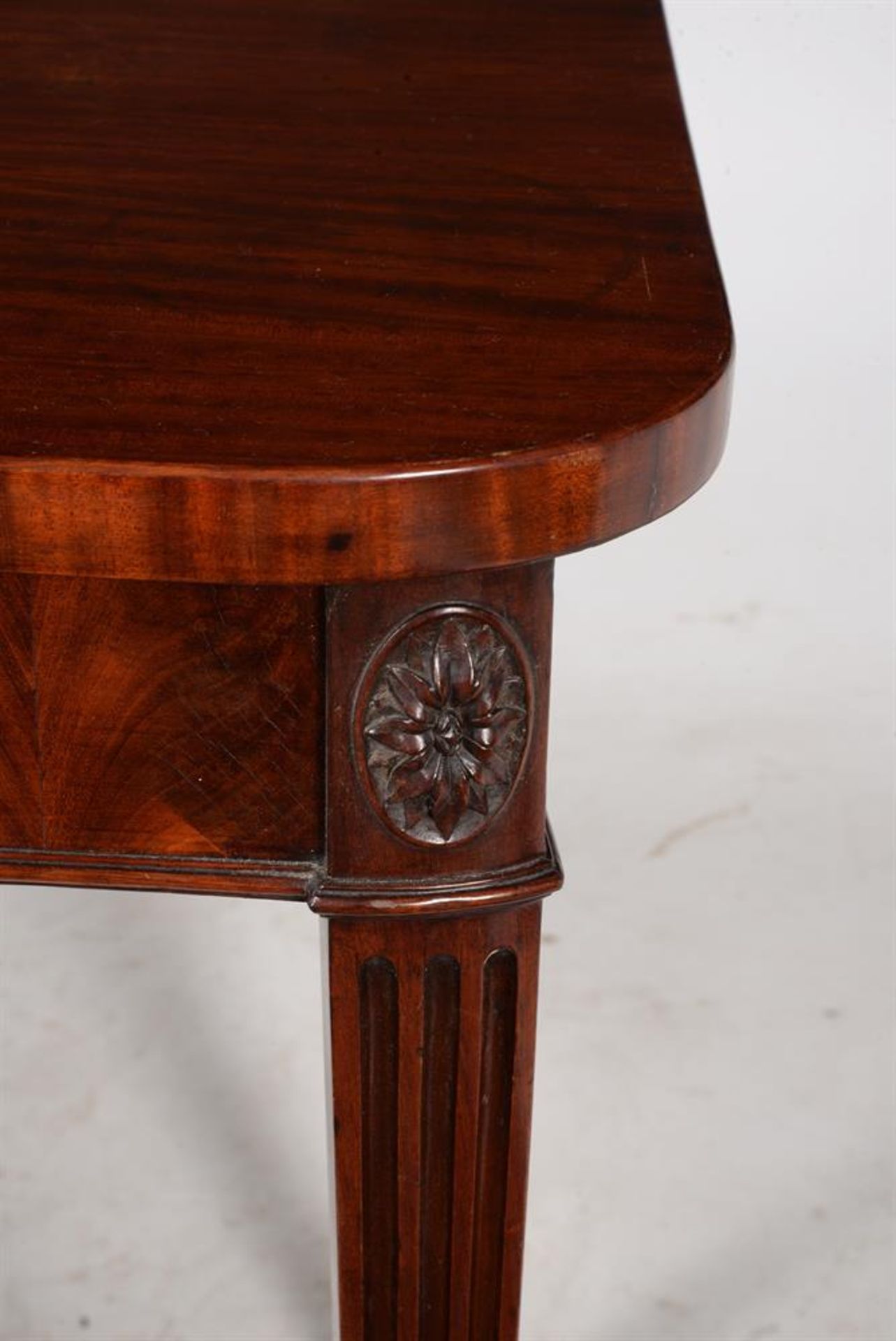 A MAHOGANY SERVING TABLE IN GEORGE III STYLE - Image 2 of 2