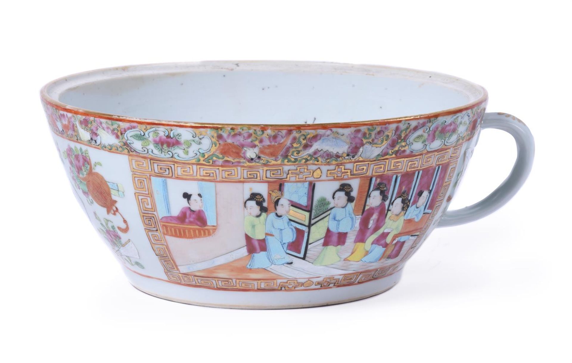 A CANTONESE ENAMELLED PORCELAIN CHAMBERPOT - Image 3 of 7