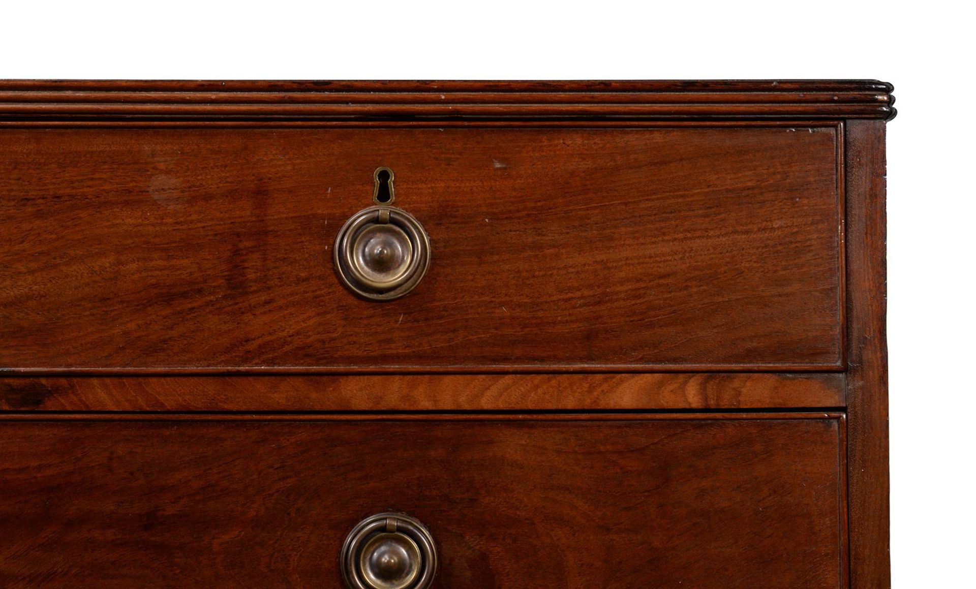 A MAHOGANY CHEST OF DRAWERS - Image 2 of 3