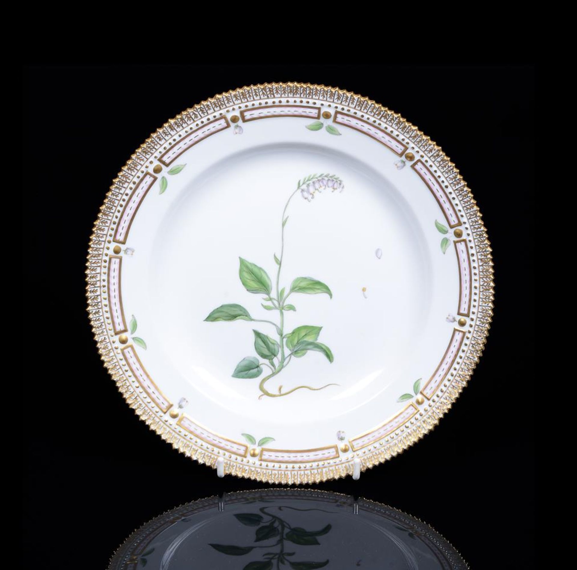 A MODERN ROYAL COPENHAGEN FLORA DANICA PLATE