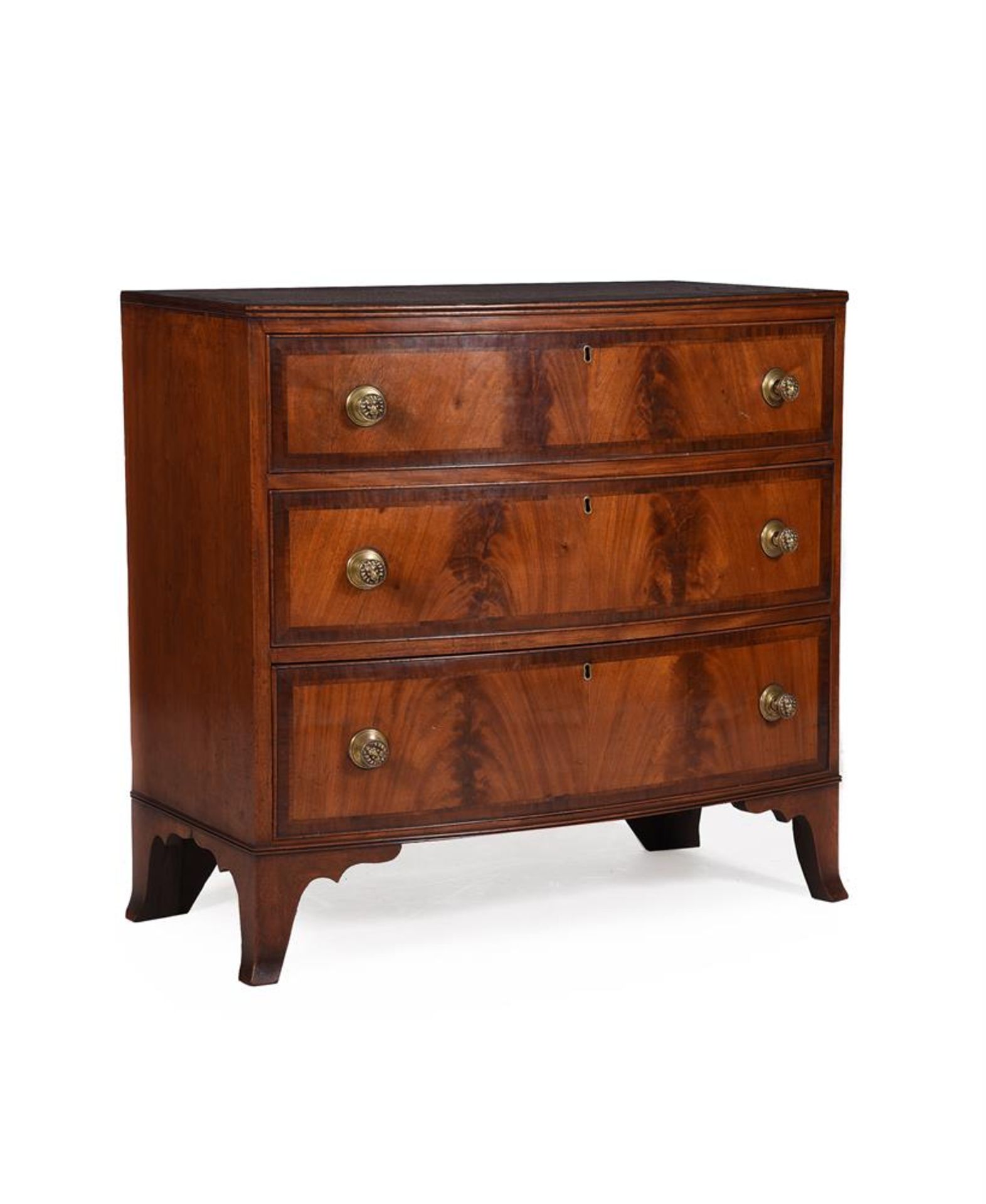 Y A MAHOGANY AND TULIPWOOD BANDED CHEST OF DRAWERS - Bild 2 aus 4