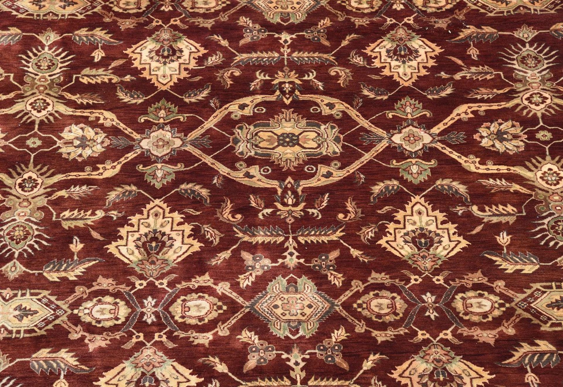 A LARGE AGRA STYLE CARPET - Image 2 of 3