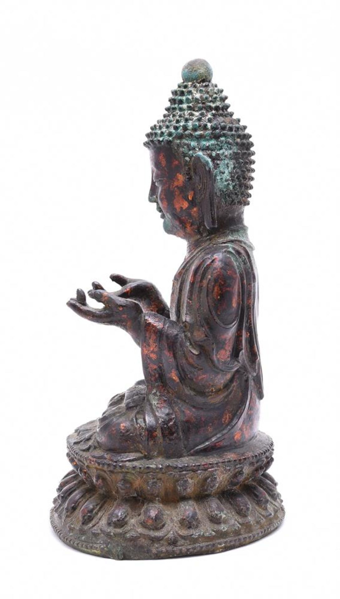 A CHINESE LACQUERED GILT BRONZE FIGURE OF BUDDHA - Bild 4 aus 6