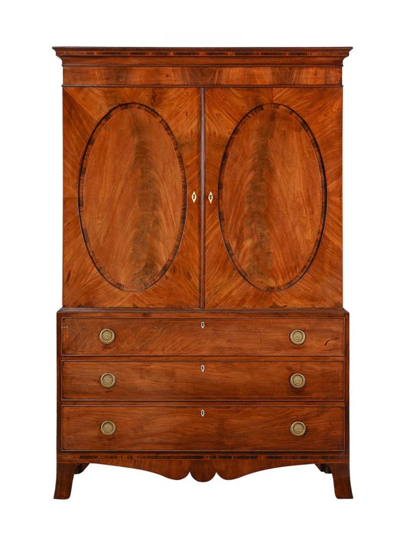 Y A GEORGE III MAHOGANY LINEN PRESS