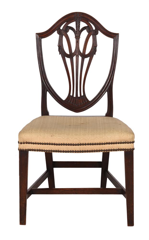 TWO SIMILAR MAHOGANY AND UPHOLSTERED SIDE CHAIRS IN THE MANNER OF GEORGE HEPPLEWHITE - Image 4 of 5