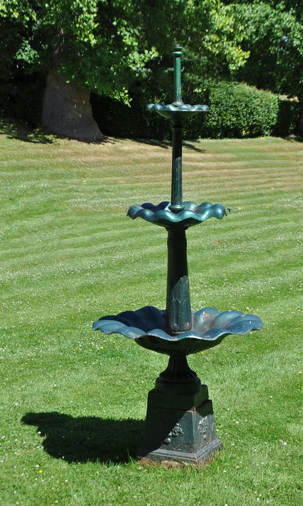 A GREEN PAINTED CAST IRON GARDEN FOUNTAIN - Image 2 of 2