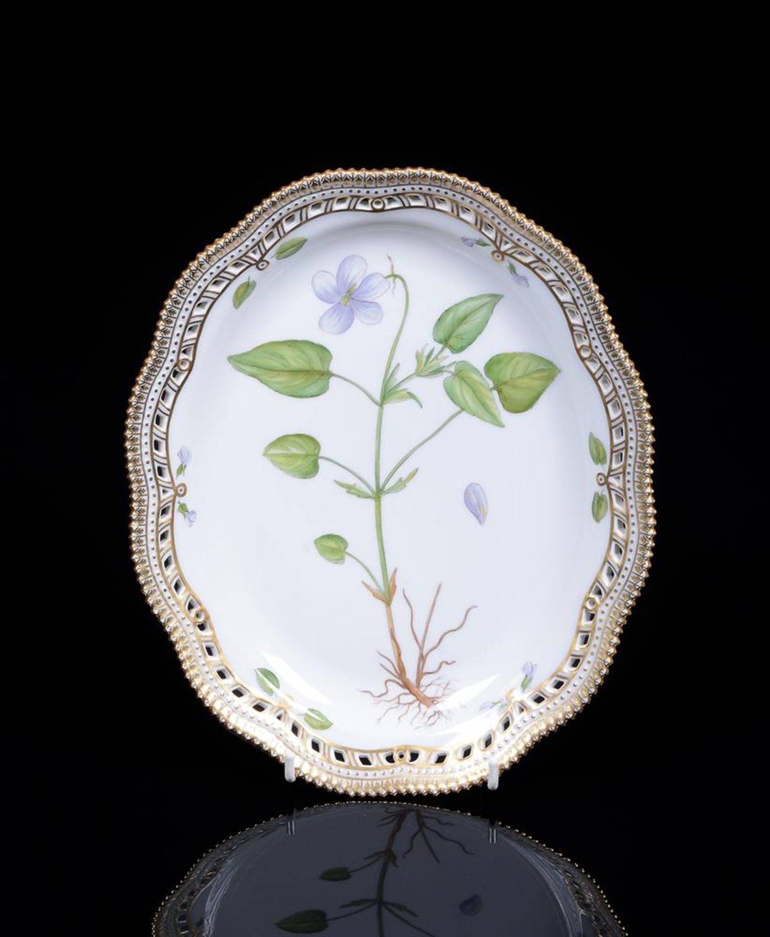 A MODERN ROYAL COPENHAGEN FLORA DANICA PIERCED OVAL DISH